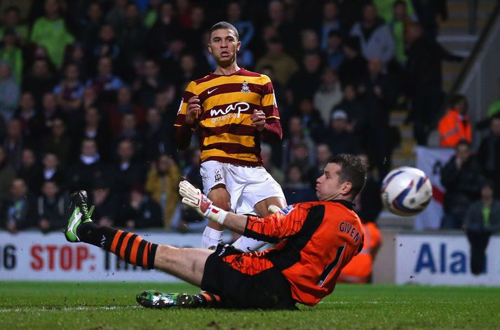 Wells skorar fyrsta mark leiksins.