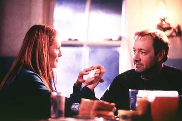 Kevin Spacey of Julian Moore í Shipping News