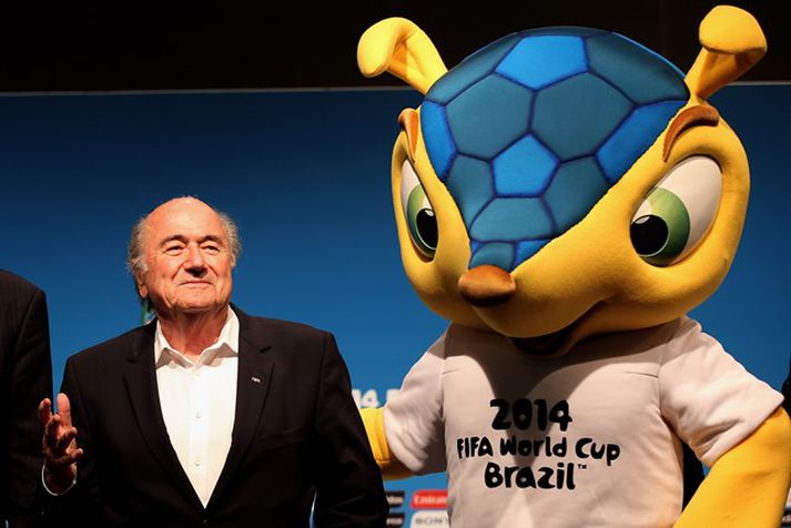 Blatter ásamt lukkudýri HM 2014.