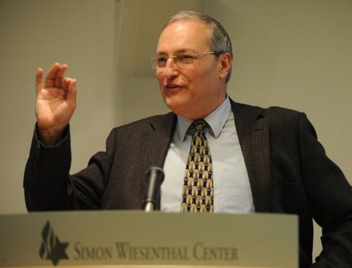 Efraim Zuroff, yfirmaður Simon Wiesenthal stofnunarinnar, kynnti nýtt verkefni til að lögsækja Nasista.