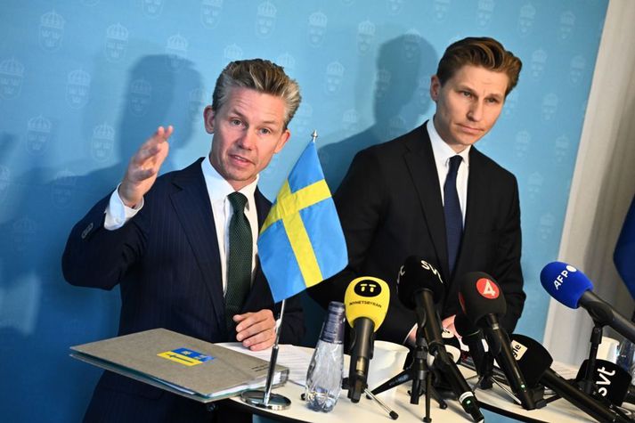 Antti Häkkänen, varnarmálaráðherra Finnlands,(t.h.) með Páli Jónssyni, sænskum starfsbróður sínum, fyrr í haust.