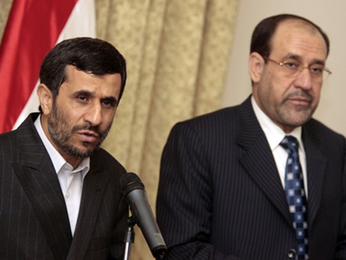 Mahmoud Ahmadinejad og Nuri al-Maliki forsætisráðherra Íraks á blaðamannafundi í Bagdad í dag.