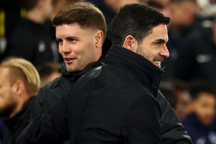 Mikel Arteta mætir með sína menn í liði Arsenal í heimsókn til Brighton í kvöld. Liðið spilar undir stjórn Fabian Hurzeler