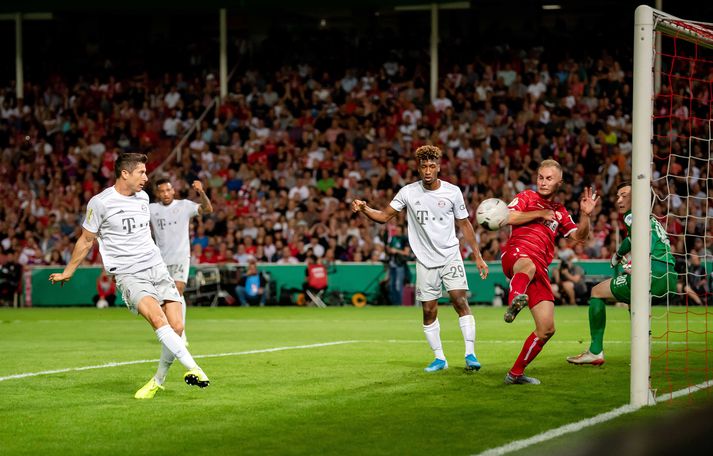 Lewandowski kemur Bayern í 0-1.