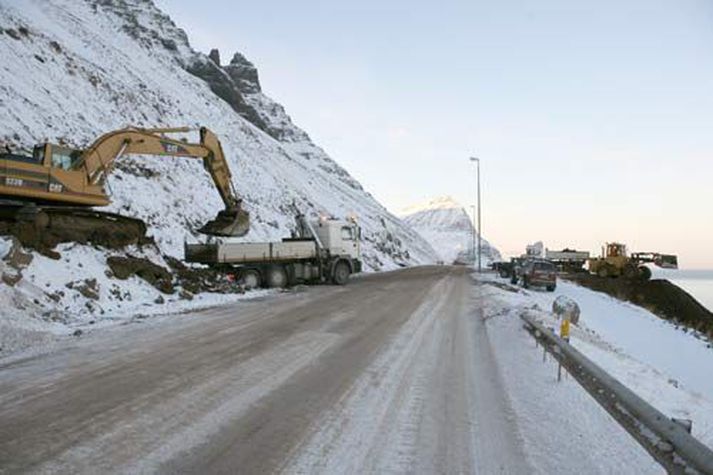 Óshlíðarvegur að vetri til. Mynd/ Bæjarins besta.