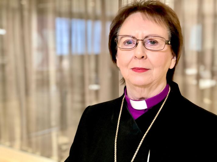 Agnes M. Sigurðardóttir, biskup Íslands, mælist til þess að opið helgihald falli niður í október.