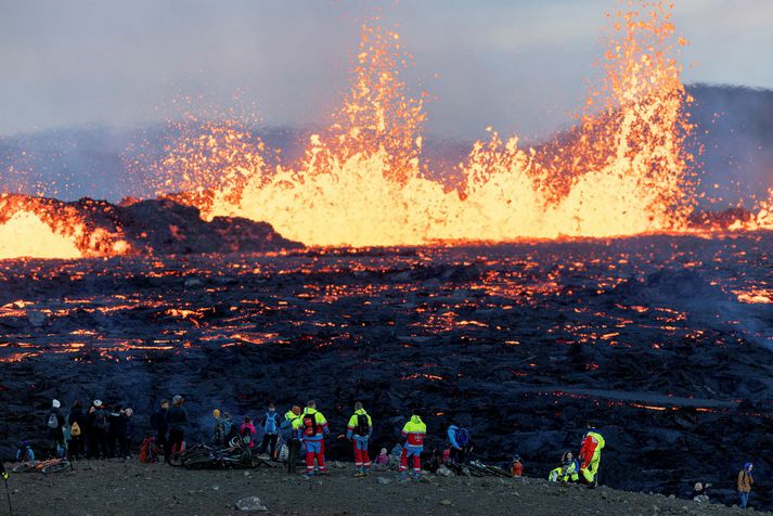 Tekin verður ákvörðun um hvort opnað verði fyrir aðgengi almennings að gosstöðvunum í dag á fundi sem haldinn verður fyrir hádegi.