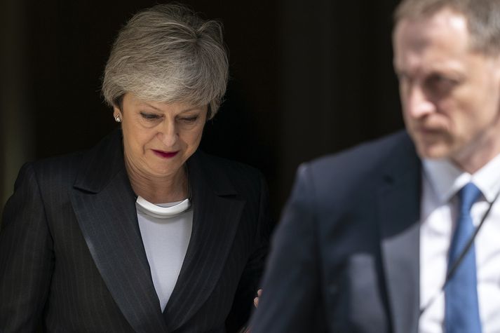 Theresa May forsætisráðherra yfirgefur Downing Stræti 10.