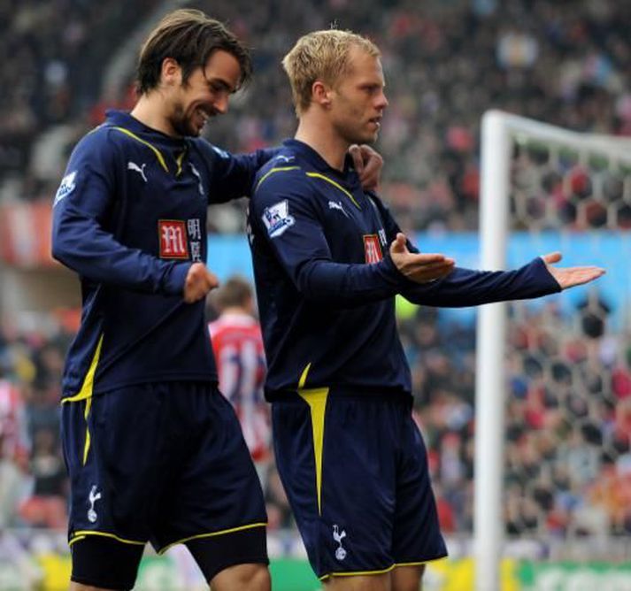 Eiður fagnar með Niko Kranjcar.