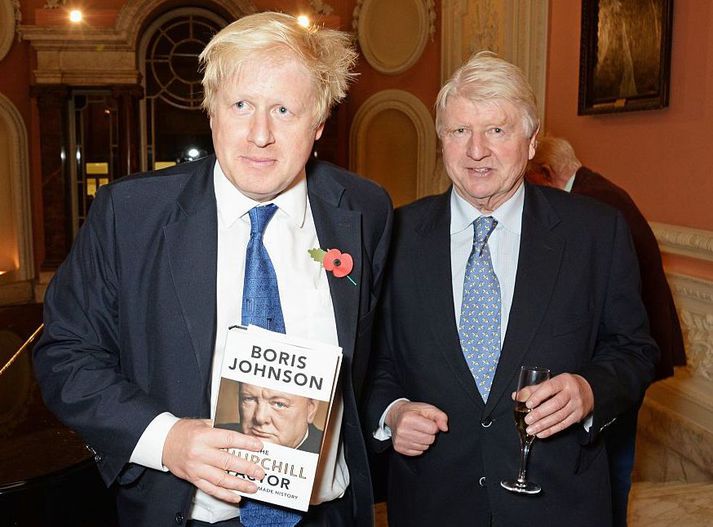 Johnson feðgar fagna útgáfu bókar Boris um Churchill.