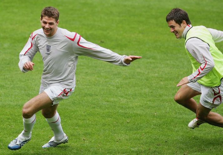 Gerrard og Cole bregða á leik.
