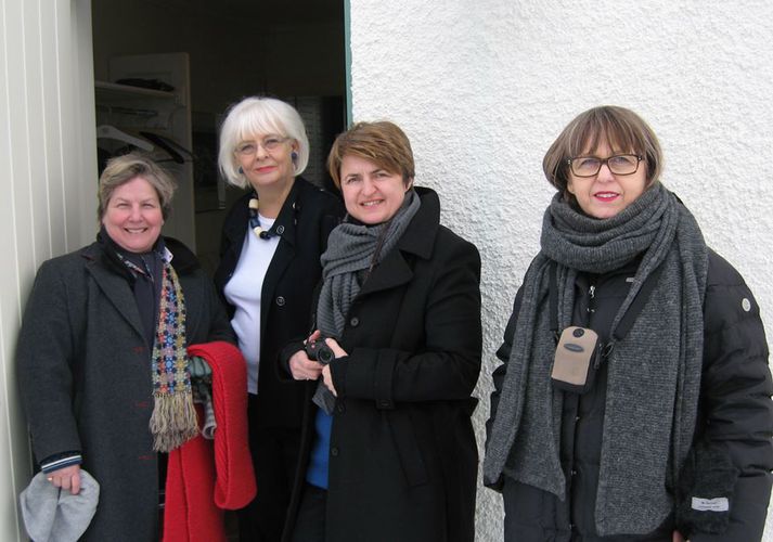 Jóhanna og Jónína ásamt vinkonunum sínum Debbie og Sandi Toksvig sem gengu í það heilaga í gær.