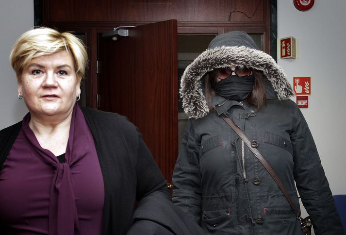 Hlín Einarsdóttir mætir í héraðsdóm í morgun ásamt Kolbrúnu Garðarsdóttur verjanda sínum.