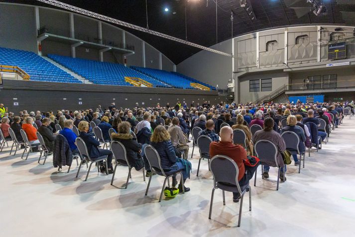 Mikill fjöldi var bólusettur með bóluefni Janssen í gær, en ólíkt öðrum bóluefnum þarf aðeins eina sprautu af Janssen til að vera fullbólusettur.