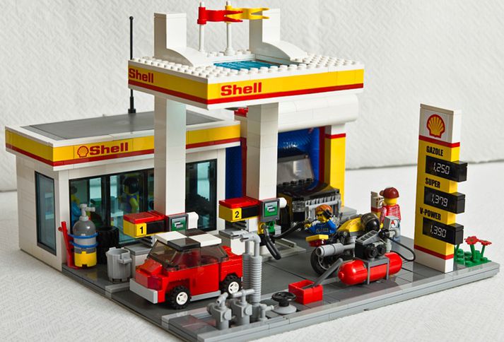 Lego-leikföng með vörumerki Shell hafa verið framleidd í hálfa öld.