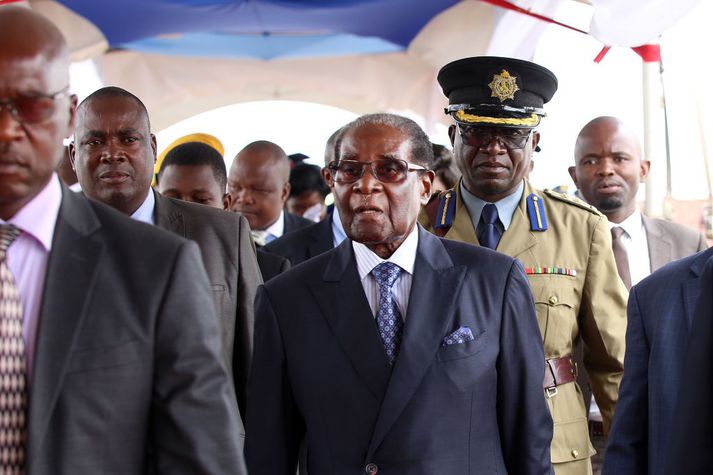 Robert Mugabe er 93 ára gamall. Hann hefur verið valdamesti maður Simbabve í tugi ára.