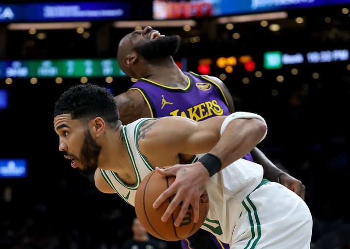 Frammistaða Jayson Tatum gegn Los Angeles Lakers um liðna helgi gæti verið meðal þess sem rætt verður um í Lögmáli Leiksins.