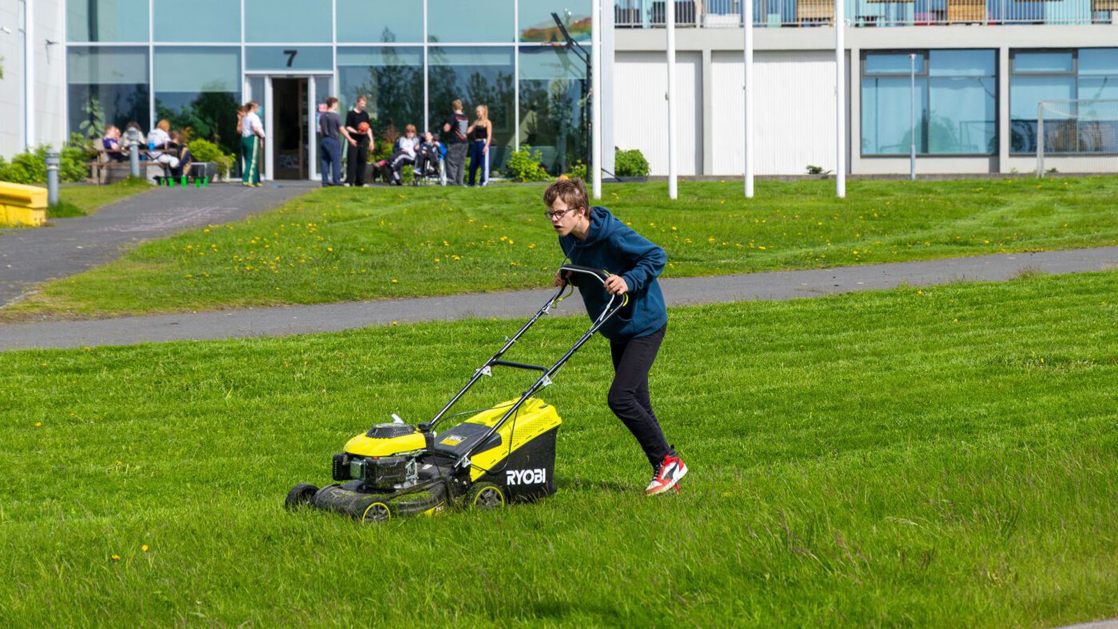 Norðan­áttin ríkjandi og hiti að tuttugu stigum sunnan­til