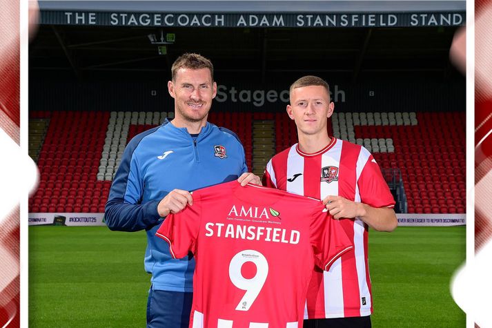 Jay Stansfield ásamt Matt Taylor, þjálfara Exeter City.