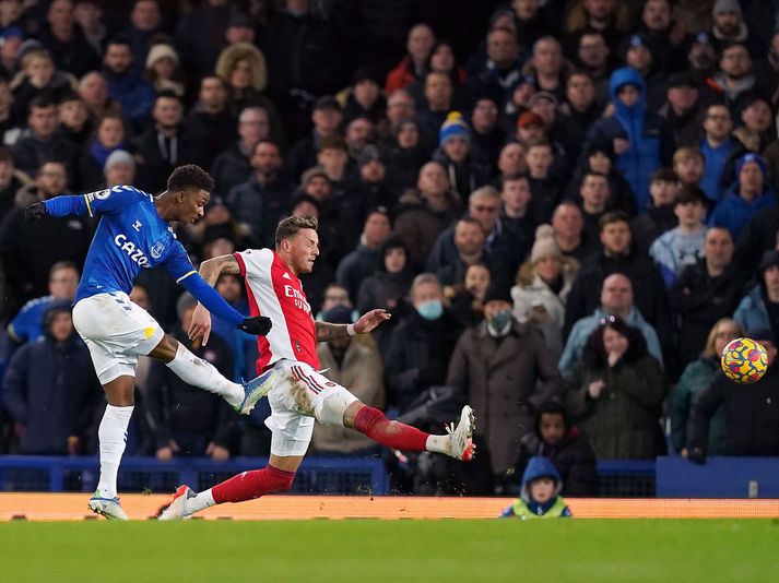 Demarai Gray í þann mund að tryggja Everton dýrmætan sigur.