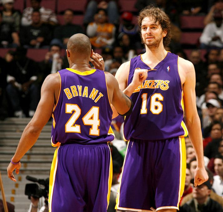 Kobe Bryant og Pau Gasol náðu sér vel á strik í nótt.