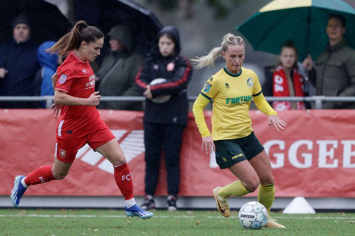 María Ólafsdóttir Grós er hér með boltann í leik gegn toppliði Twente fyrr á tímabilinu.