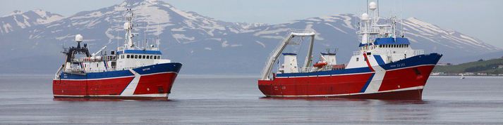 Skipin Neptune og Poseidon eru bæði gamlir íslenskir togarar og í eigu fyrirtækisins Neptune á Akureyri. Framkvæmdastjórinn segir skipin vera í verkefnum við Bretlandseyjar þessa dagana.