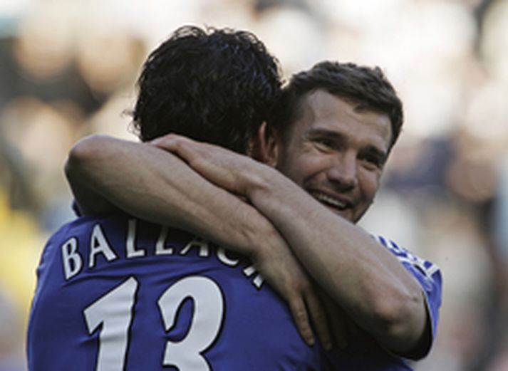 Michael Ballack og Andriy Shevchenko verða í treyju Chelsea á næsta ári.