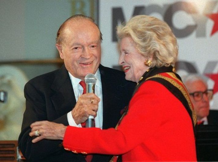 Bob Hope og Dolores eiginkona hans í fullu fjöri árið 1994.