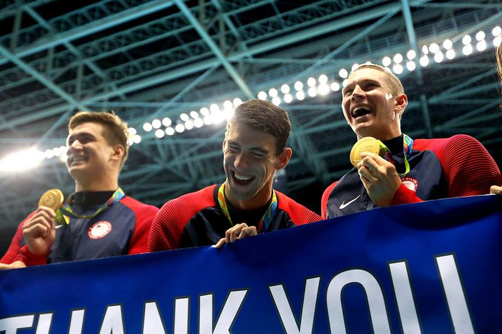 Michael Phelps fagnar einu af gullverðlaunum sínum á ÓL í Ríó 2016.