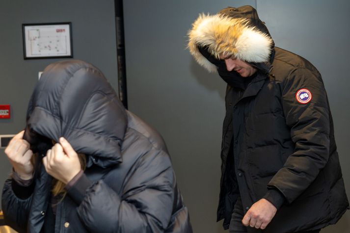 Eivydas, til hægri, og Kamile, til vinstri, við komuna í Héraðsdóm Reykjaness í gær.