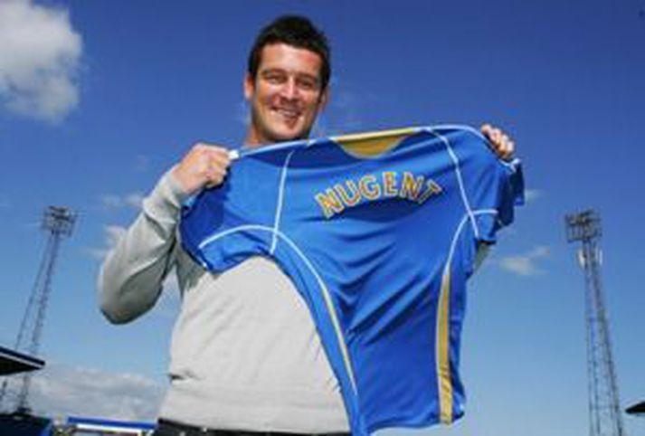 David Nugent við komuna til Portsmouth.