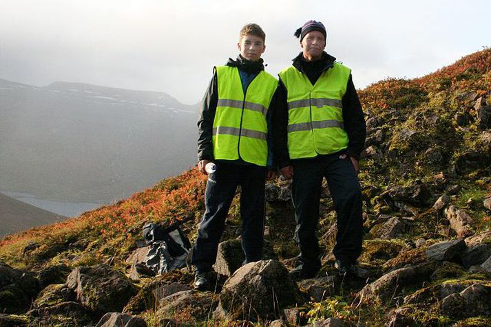 Ferðin nýhafin Hjálmar og Jón ofan Hattardals, milli Álftafjarðar og Hestfjarðar.