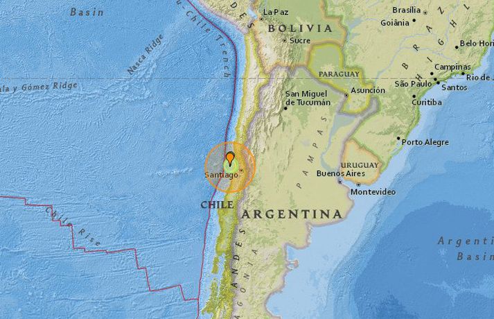 Upptök skjálftans voru 38 kílómetrum vestan af borginni Valparaíso.