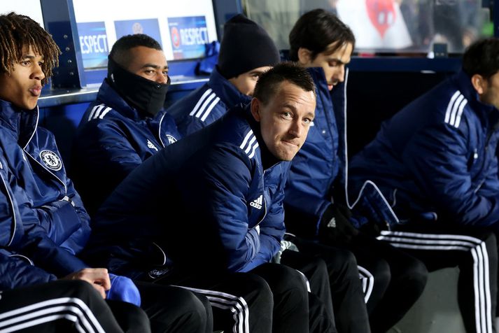 John Terry sat á bekknum í gær.