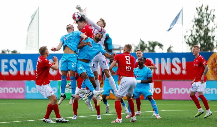 Frá fyrri leik Vals og St. Mirren hér í Reykjavík fyrir viku síðan