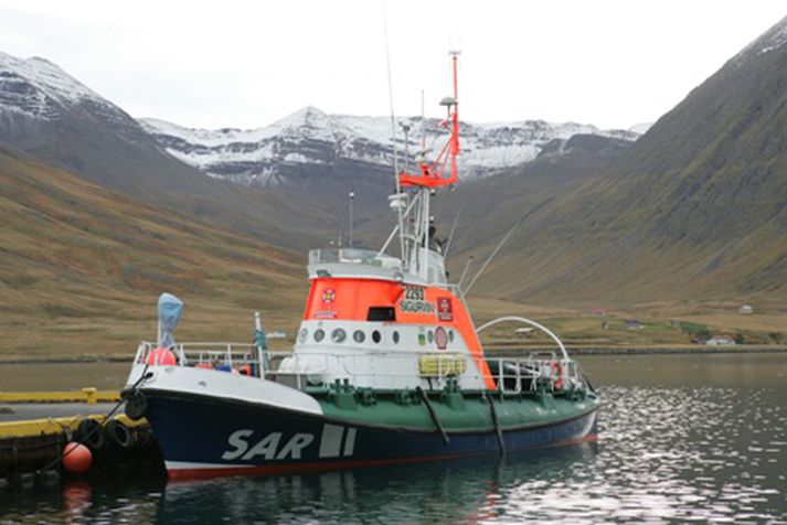 Það var bátur frá Slysavarnarfélaginu Landsbjörgu sem dró bátinn til hafnar. Mynd/ Vilhelm.