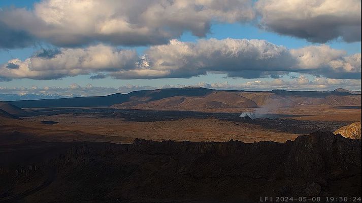 Staðan kl 19:30 við gosstöðvarnar. Gosórói hefur fallið stöðugt frá því snemma í morgun.