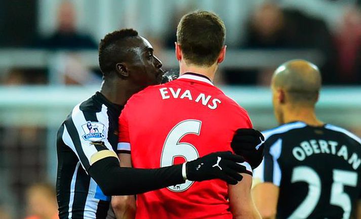 Cissé og Evans fara báðir í langt bann.