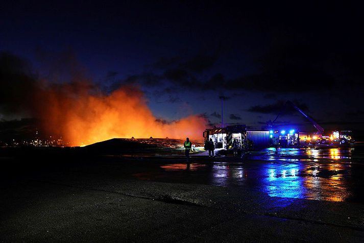 Skemman brann til kaldra kola.