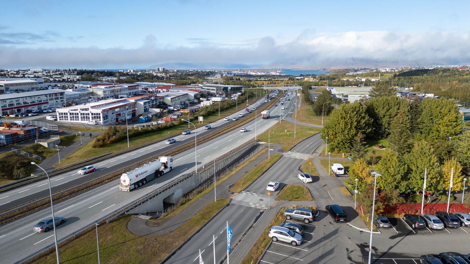 Eftir­för endaði í al­var­legu bíl­slysi á Reykja­nes­braut