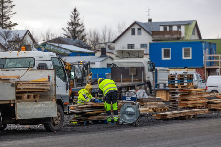 Allir vinna er heiti stjórnvalda á fullri endurgreiðslu virðisaukaskatts af ákveðinni byggingarvinnu. Fyrir úrræðið var endurgreiðslan upp á 60 prósent af virðisaukaskatti.