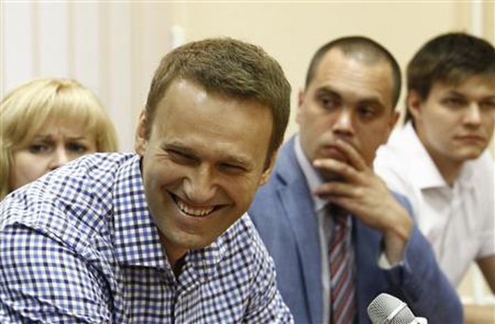 Navalny var brosmildur við réttarhöldin þó sakfelling væri honum ekkert skemmtiefni.