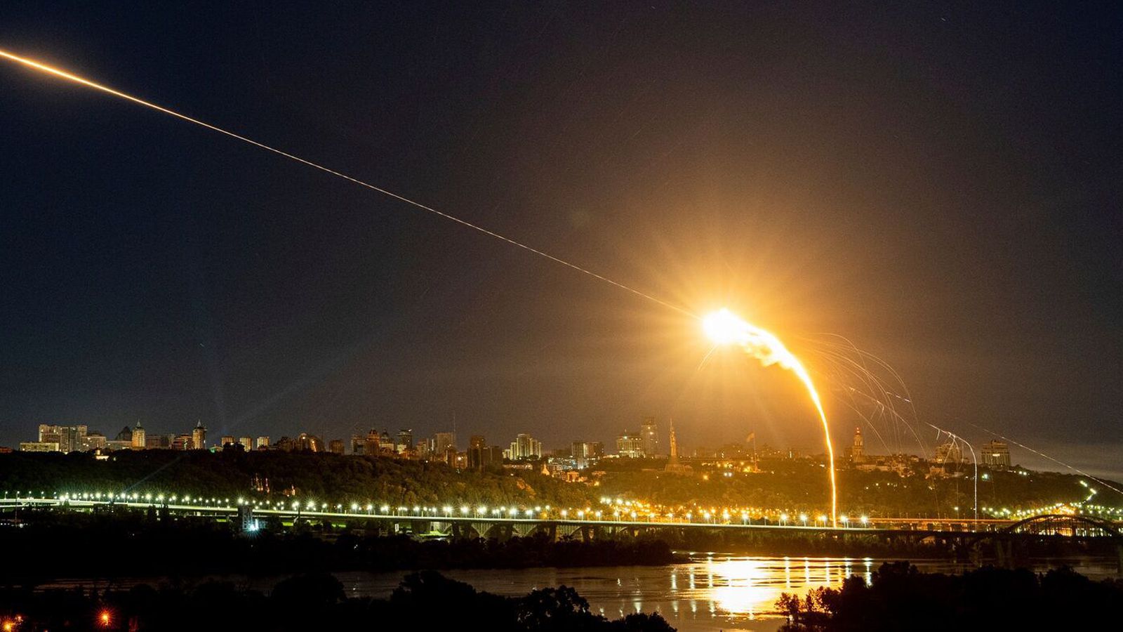 Rýnt í stöðuna í Úkraínu: Sjálfsprengidrónum rignir yfir bæði Úkraínu og Rúss­land