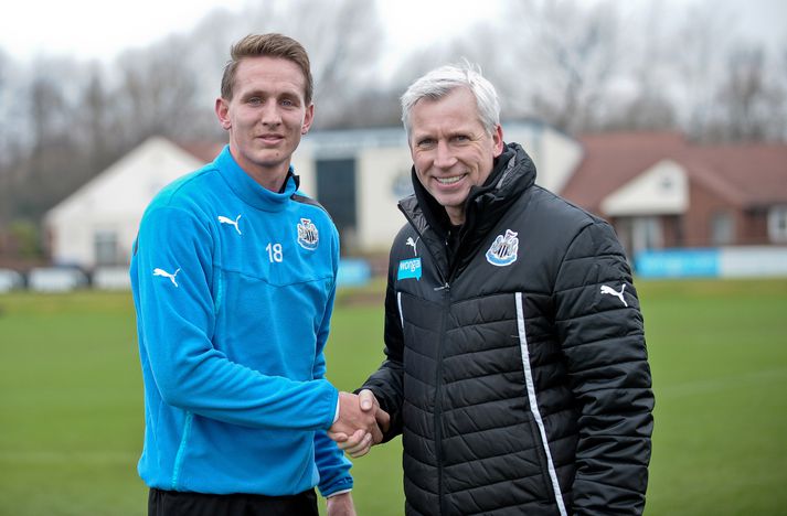 Alan Pardew fékk loksins De Jong til Newcastle en nú þarf hann að fara skora mörk.