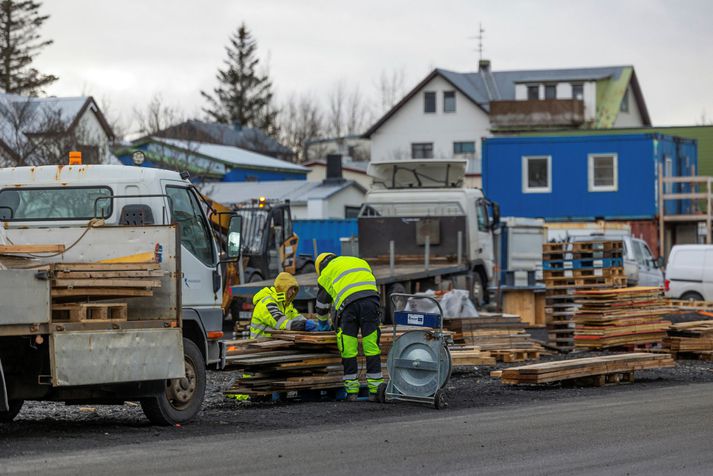 Bora þurfti meðal annars í klöpp undir húsinu sem leigjandinn sagðist ekki hafa vitað af.