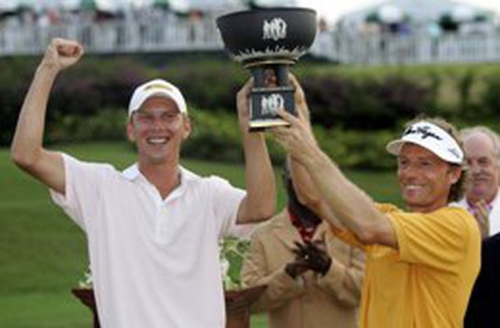 Bernhard Langer og Marcel Siem fagna hér sigrinum