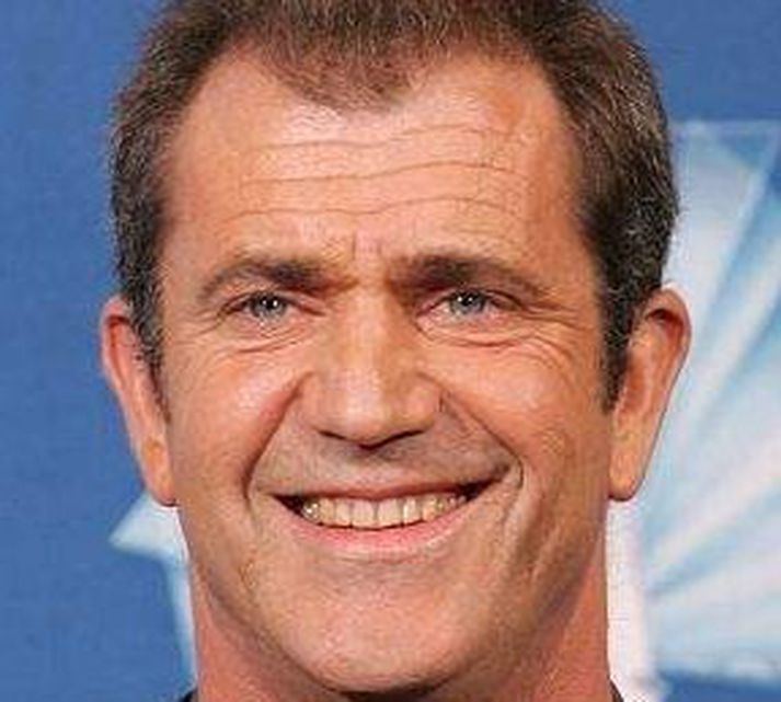 Flókið mál Það er ekki auðvelt að vera Mel Gibson þessa dagana því svo virðist sem leikarinn hafi haft þrjár í takinu; tvær Oksönur og svo fyrrverandi eiginkonu sína. fréttablaðið/AP