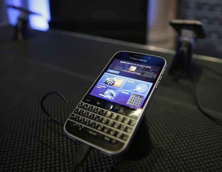 Einn farsíma BlackBerry.