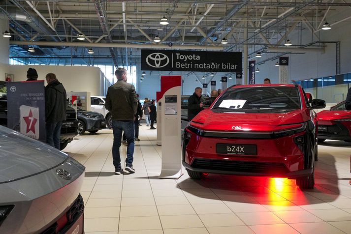 Yfir 2.000 notaðir bílar seldust hjá Toyota notuðum bílum á síðasta ári og fór salan langt fram úr væntingum.